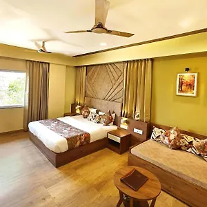 Opulence - 500 Meters From Railway Station India