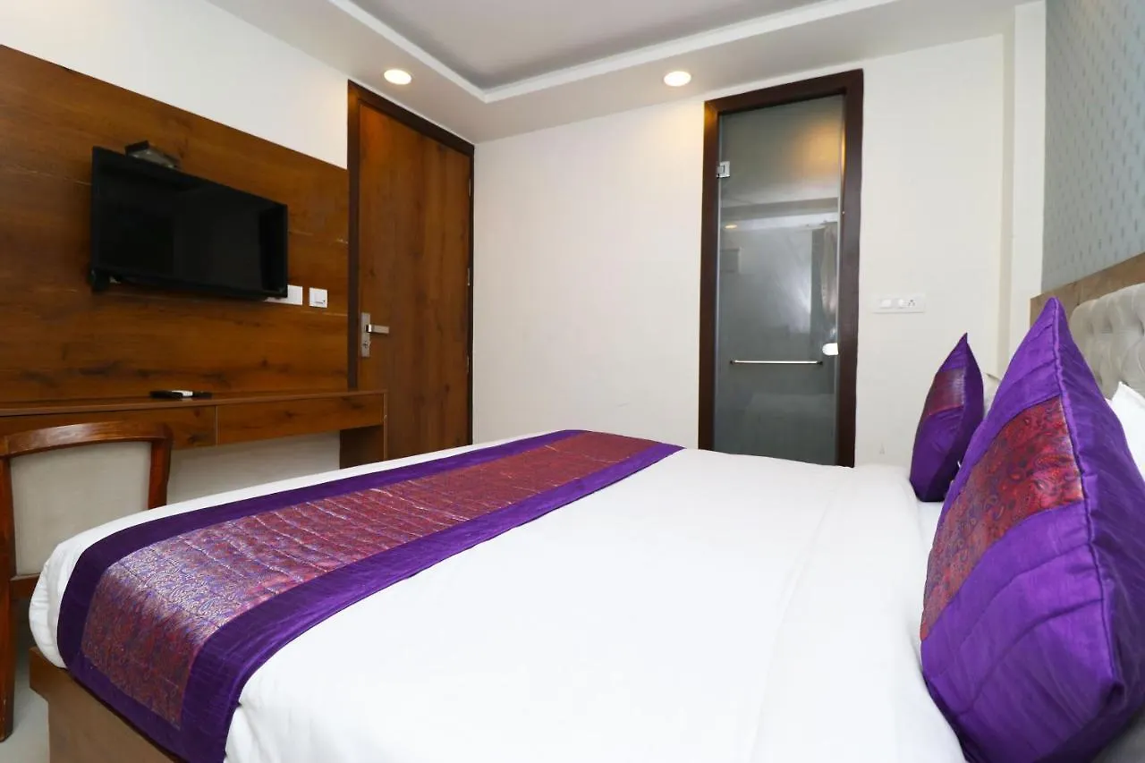 Hotel Belwood Suites - Near New Delhi Airport 3*,  India